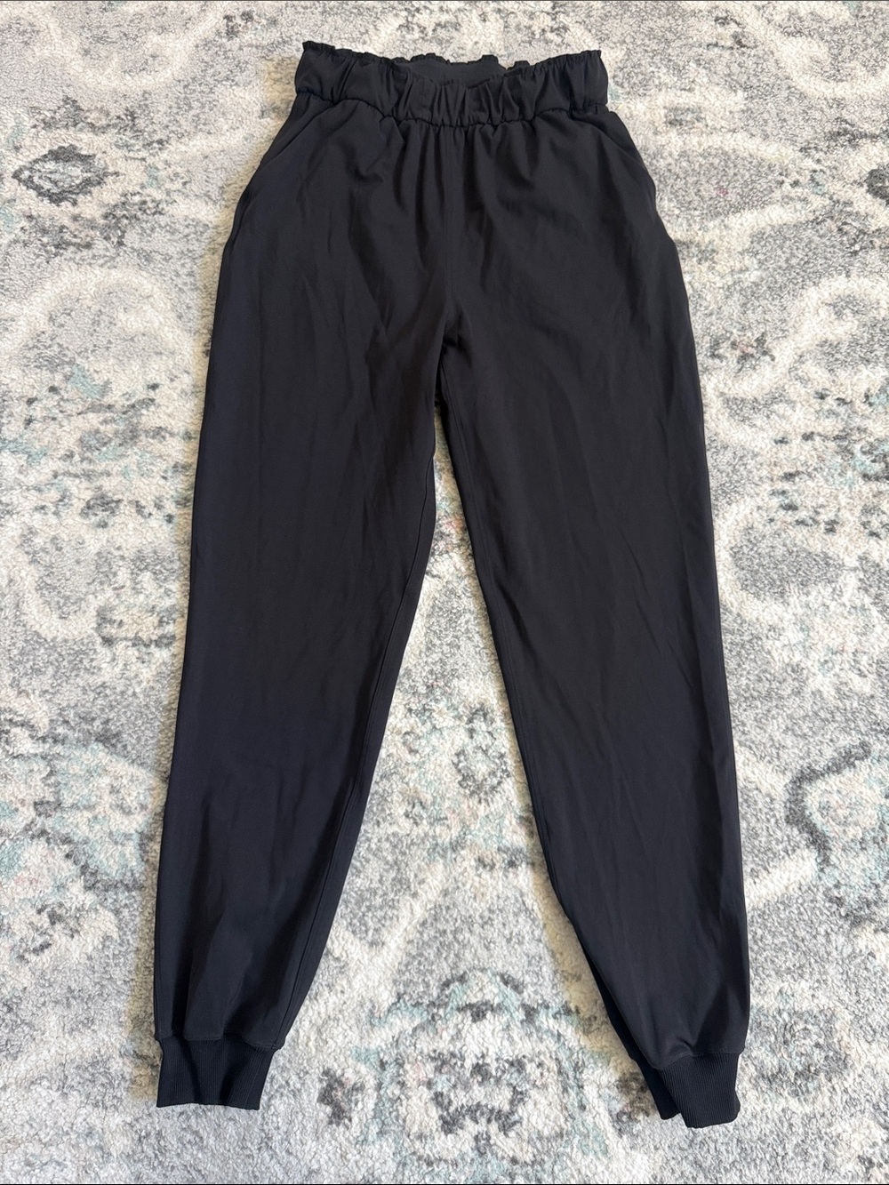 Lululemon Keep Moving Jogger in Black Size 4